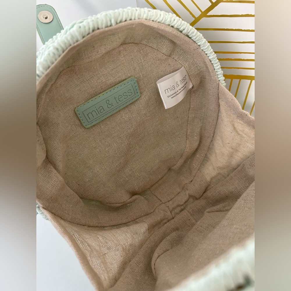 Mia & Tess NWT Mint Green Woven hard shell Round Purse - Picture 6 of 14